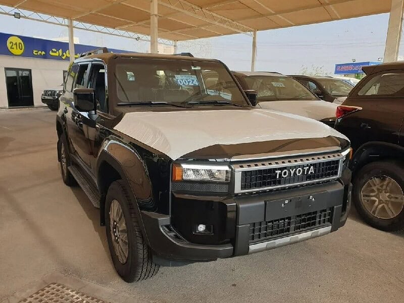2024 Toyota Prado 2.7 litre 4 Cylinder Engine PETROL BLACK