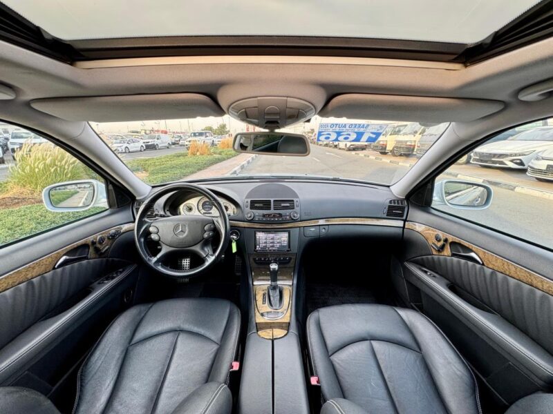 2007 Mercedes-Benz E 550 5.5-liter 8 cylinders Engine Silver Black