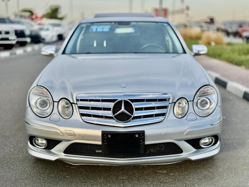 2007 Mercedes-Benz E 550 5.5-liter 8 cylinders Engine Silver Black