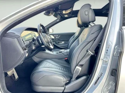 2018 Mercedes-Benz S-Class S 560 4MATIC 8 Cylinder Engine Silver Black