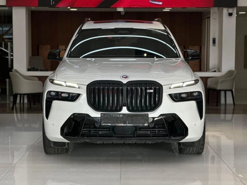 2023 BMW X7 xDriveM60i 4-cylinder 2.0 Turbo Full option White Black