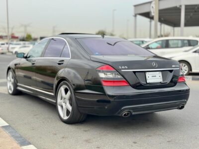 2007 Black Mercedes-Benz S 550 5.5 Liters 8 Cylinders Engine