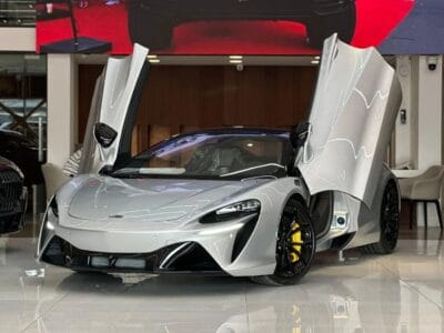 2023 McLaren Artura V6 3.0 Twin Electrically Actuated Turbochargers Silver White
