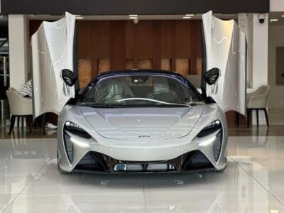 2023 McLaren Artura V6 3.0 Twin Electrically Actuated Turbochargers Silver White