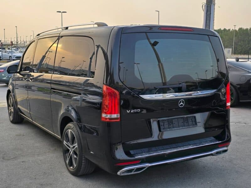 2018 Mercedes-Benz V250 2.0-litre 4 Cylinder Engine Black Red
