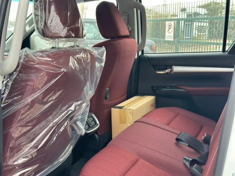 2025 Toyota Hilux SR 2.7L Petrol White Red GCC Specs