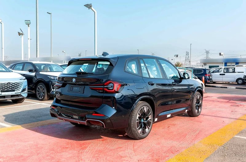 2025 BMW iX3 MSport Electric 80 - 90 kWh 450 - 550 KM Black Red