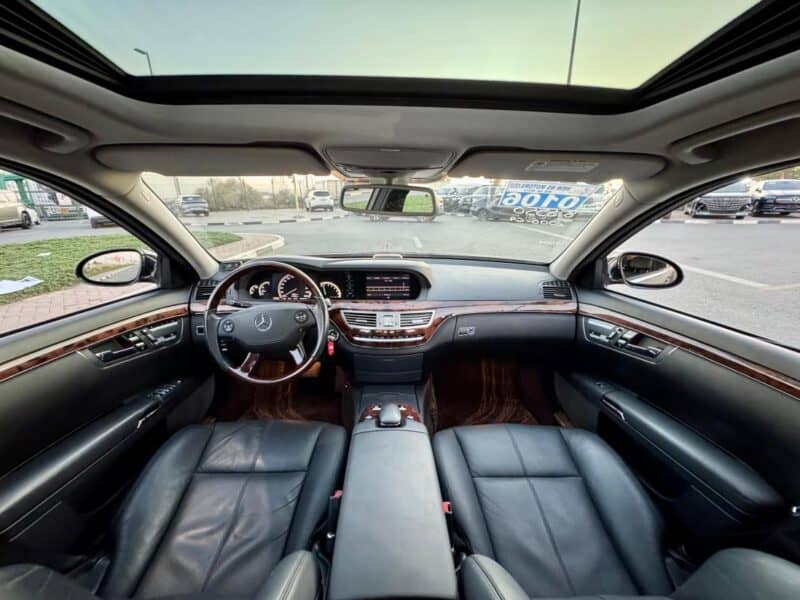 2006 Mercedes-Benz S 550 5.5 Liters 8 Cylinders V8 Engine Black