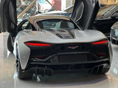 2023 McLaren Artura V6 3.0 Twin Electrically Actuated Turbochargers Silver White