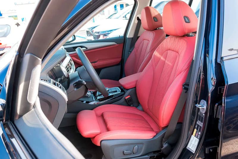 2025 BMW iX3 MSport Electric 80 - 90 kWh 450 - 550 KM Black Red