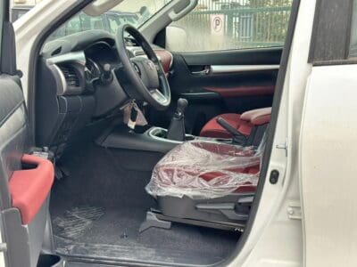 2025 Toyota Hilux SR 2.7L Petrol White Red GCC Specs