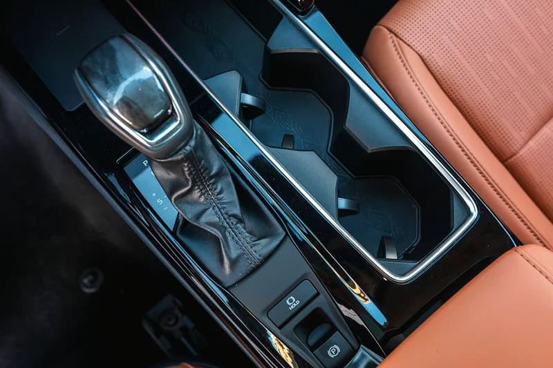 2024 Toyota Camry GLX Hybrid Sedan White Tan