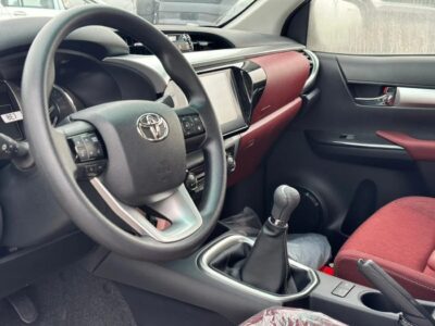 2025 Toyota Hilux SR 2.7L Petrol White Red GCC Specs