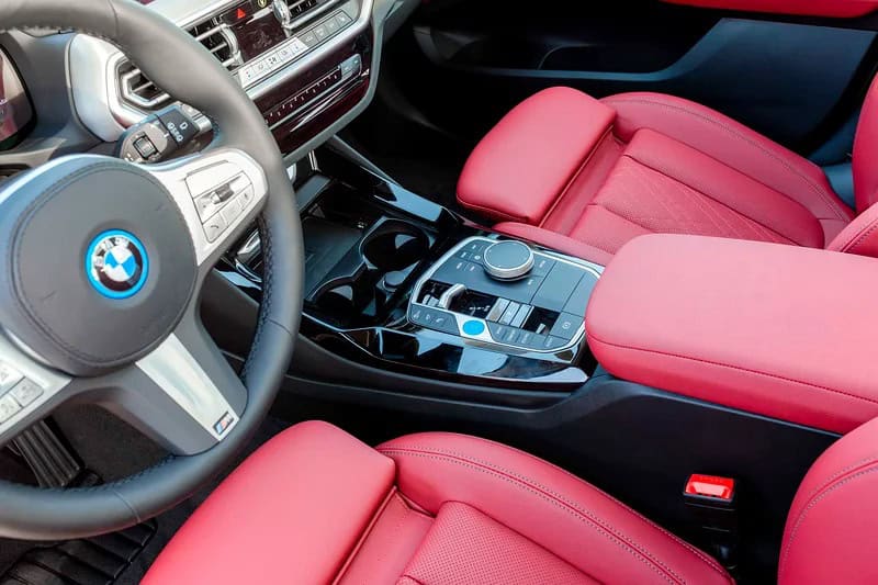 2025 BMW iX3 MSport Electric 80 - 90 kWh 450 - 550 KM Black Red