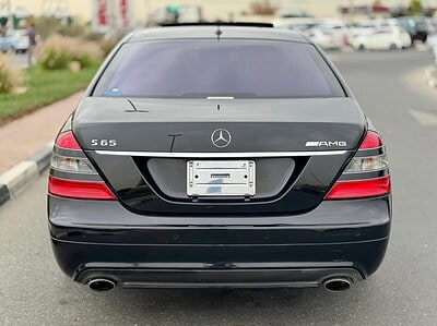 2007 Black Mercedes-Benz S 550 5.5 Liters 8 Cylinders Engine