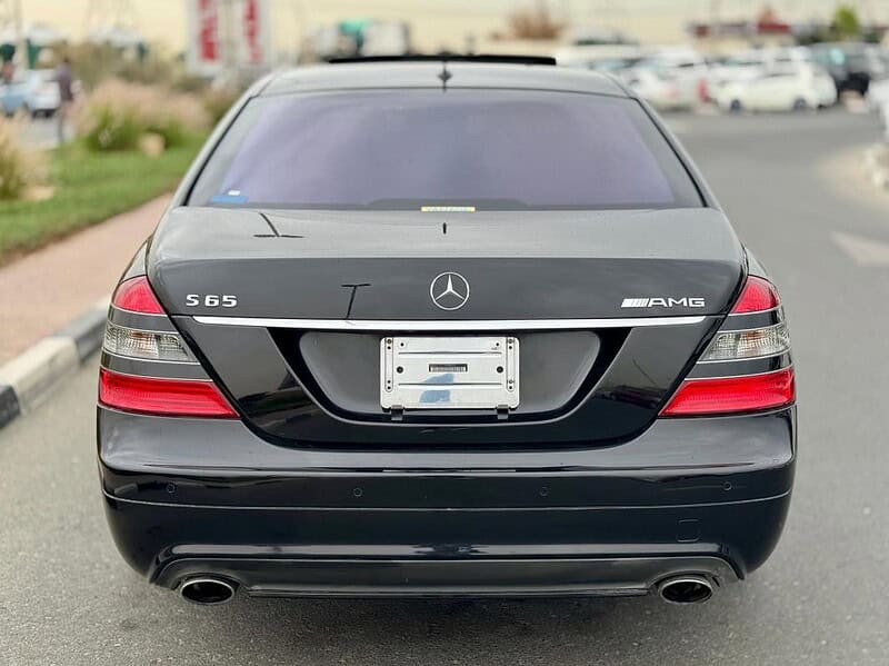 2007 Black Mercedes-Benz S 550 5.5 Liters 8 Cylinders Engine