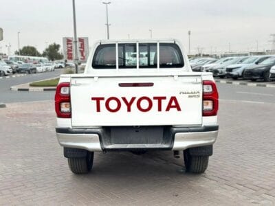 2025 Toyota Hilux SR 2.7L Petrol White Red GCC Specs
