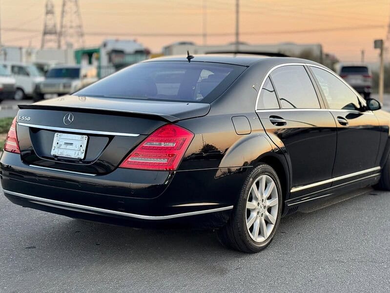2006 Mercedes-Benz S 550 5.5 Liters 8 Cylinders V8 Engine Black