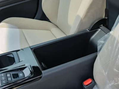 Toyota Camry 2025 Toyota Camry LE 2.5L AT Hybrid Silver Beige Sedan