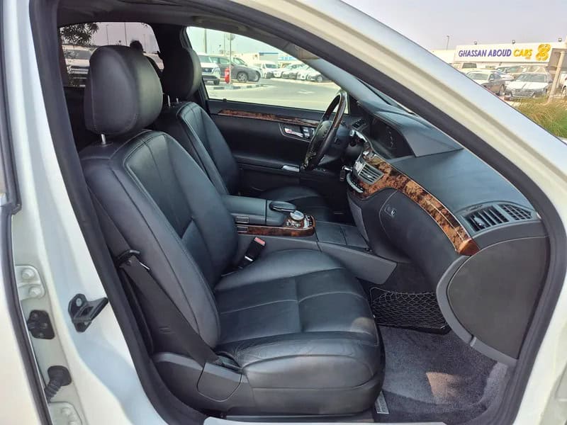 2006 Mercedes-Benz S-Class S 550 in Perfect Condition White Black