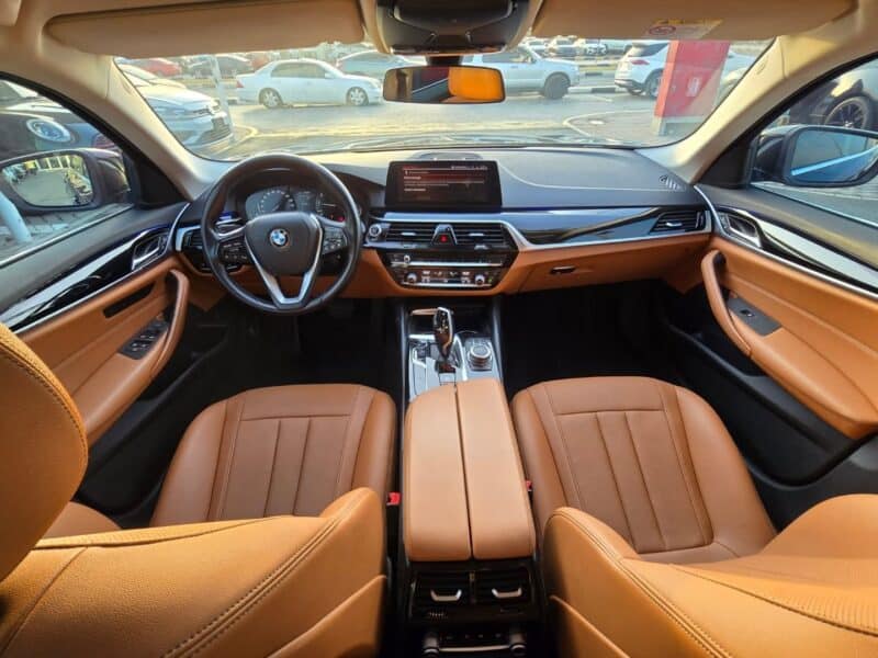 2022 BMW 520i M Kit 2.0 Liters 4 Cylinders Black Tan