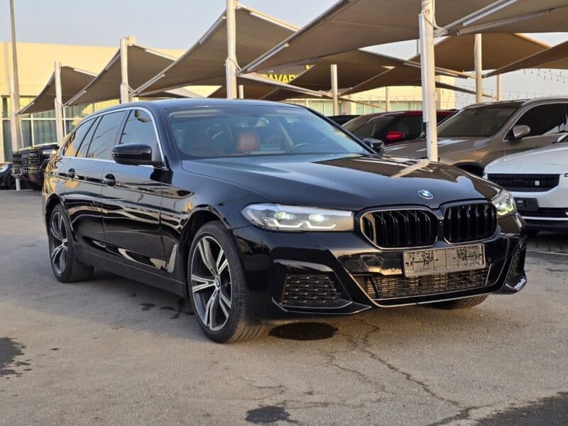 2022 BMW 520i M Kit 2.0 Liters 4 Cylinders Black Tan