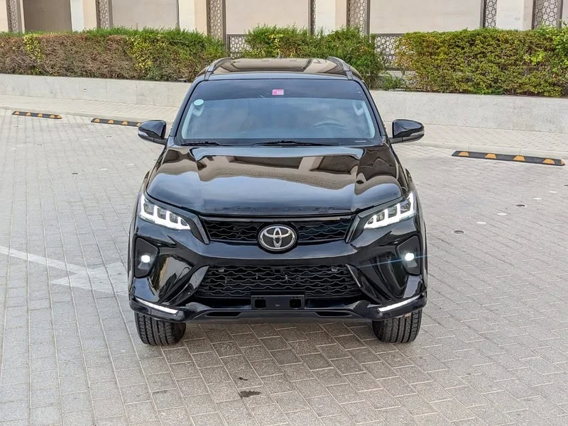 2020 Toyota Fortuner EXR 4X4 V4 2.7L GCC EXCELLENT CONDITION Black Brown