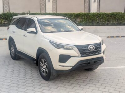 2022 Toyota Fortuner EXR 4X4 V4 2.7L GCC IN EXCELLENT CONDITION White Brown