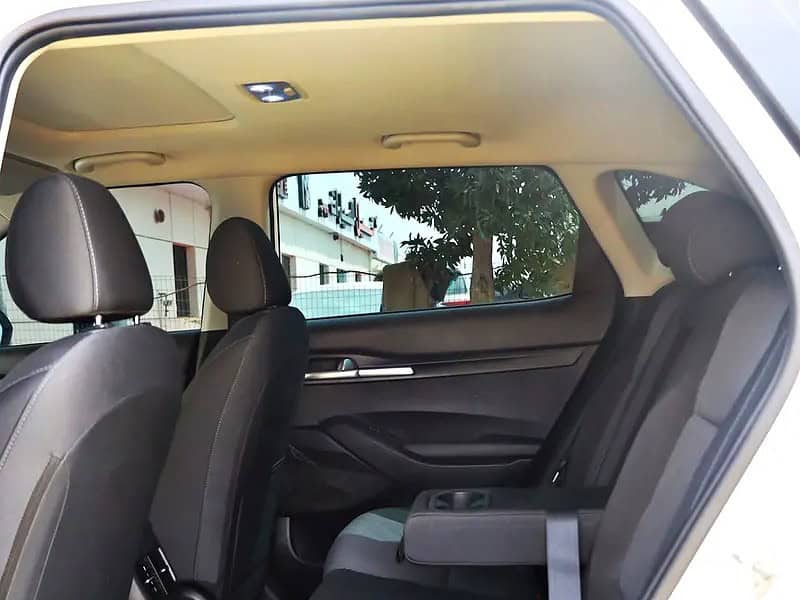 2023 Kia Seltos EX Full Option Neat and Clean Exterior White Black