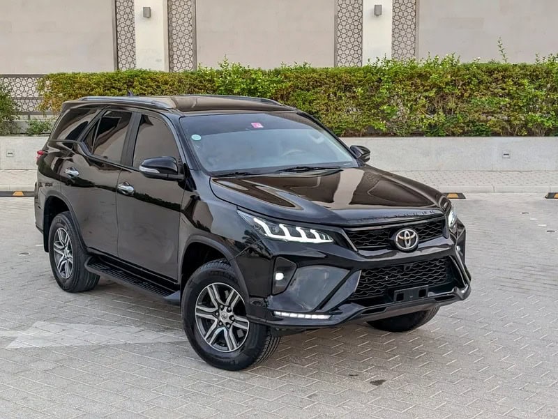 2020 Toyota Fortuner EXR 4X4 V4 2.7L GCC EXCELLENT CONDITION Black Brown