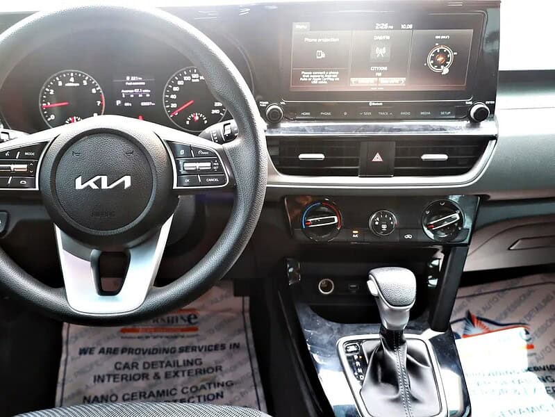 2023 Kia Seltos EX Full Option Neat and Clean Exterior White Black