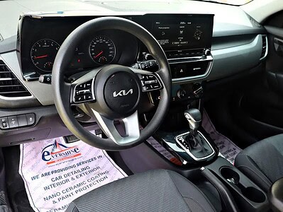 2023 Kia Seltos EX Full Option Neat and Clean Exterior White Black