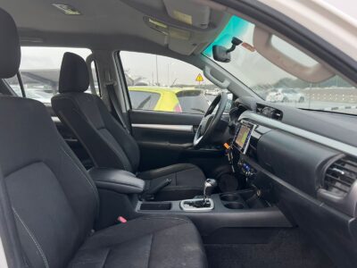 2020 Toyota Hilux 4X4 Fully Automatic GCC Specs White Black