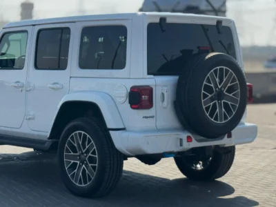 Jeep Wrangler Wrangler 4XE 2.0L Turbo PHEV 2023 White Black