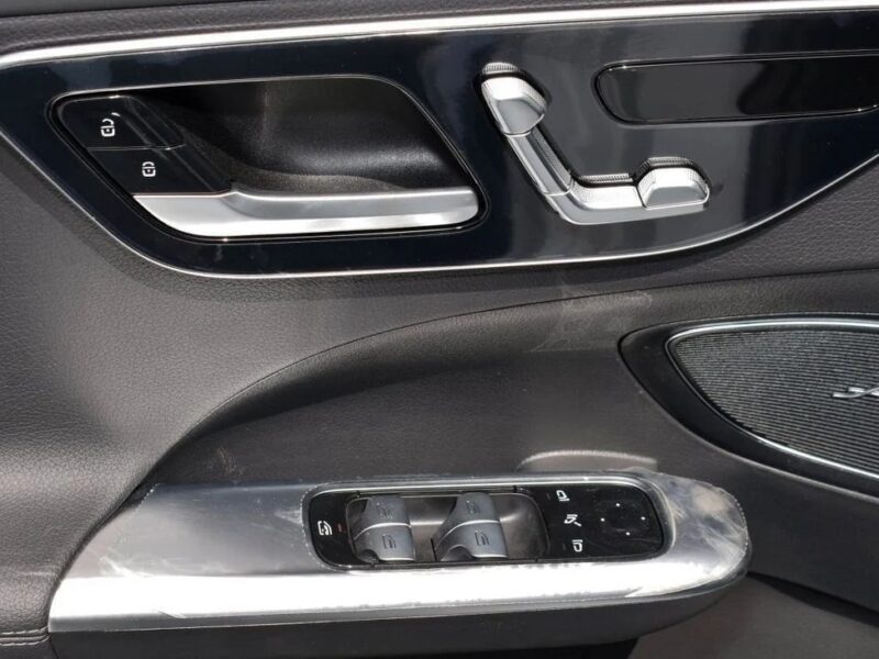 Mercedes-Benz C 200 Mercedes Benz C200 1.5T LWB - 2025 White Black