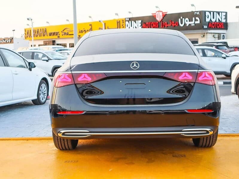 2025 Mercedes-Benz E200 2.0L Inline-4 Turbocharged Gasoline Black Beige