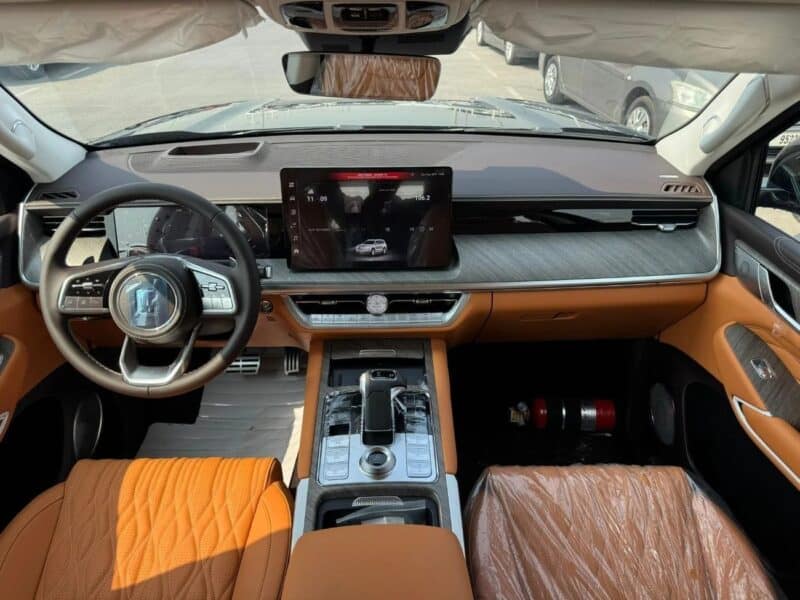 Tank 500 3.0L Petrol V6 4WD 2026 GCC Specs Black Tan