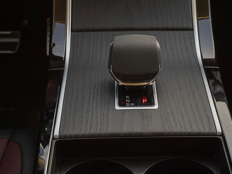 2024 Land Rover Range Rover Evoque P250 DYNAMIC SE White Maroon