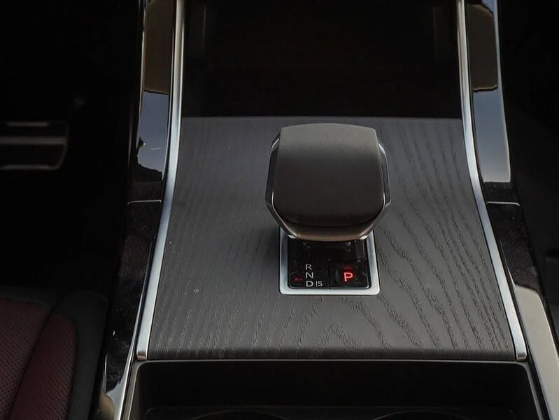 2024 Land Rover Range Rover Evoque P250 DYNAMIC SE Silver Maroon