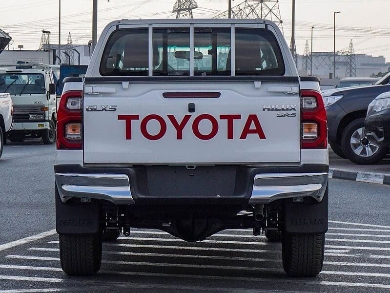 2025 Toyota Hilux GLX-S SR5 2.7L 4 Cylinder Engine GCC White Burgundy