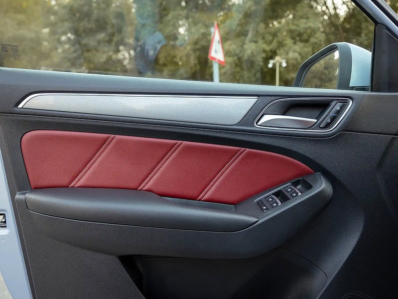 2022 MG RX5 Luxury 1.5 litre 4 Cylinder Engine GCC Specs Silver Brown