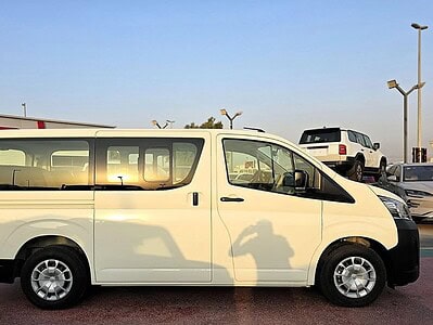 2025 Toyota Hiace Std Roof Newshape 2.8l Diesel MT White Grey