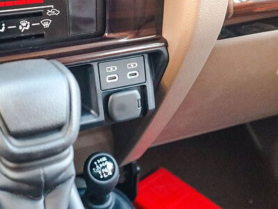 2025 Toyota Land Cruiser 70 DLX 4.0L -Door Hardtop Full Option Silver Tan