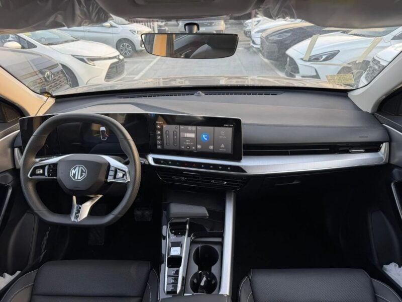 MG One STD 1.5L Petrol FWD 2024 GCC Specs Grey Black