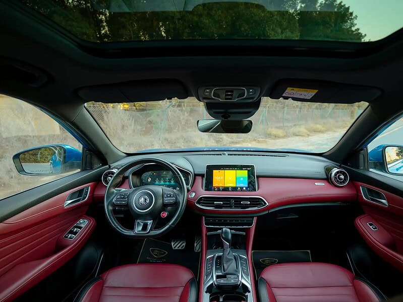 2021 MG HS Luxury 2.0L 4 Cylinder Engine GCC Specs Blue Red