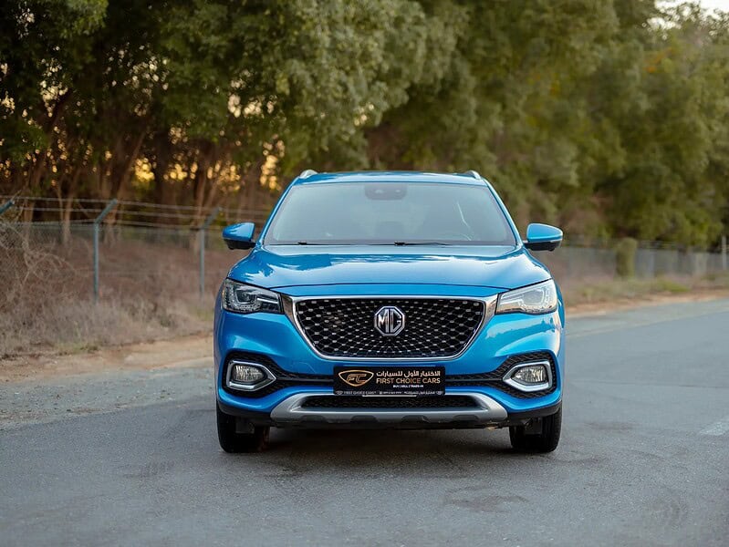 2021 MG HS Luxury 2.0L 4 Cylinder Engine GCC Specs Blue Red