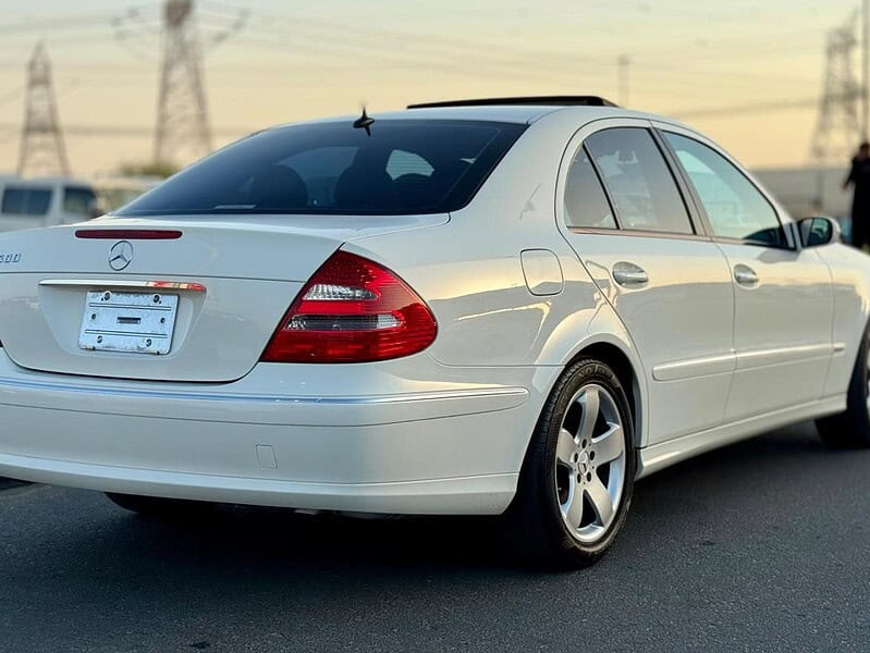 2004 Mercedes-Benz E 500 5.0 liters V8 Engine White Black