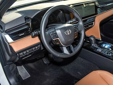 2025 Toyota Camry GREND 2.5L 4 Cylinder Engine GCC White Tan