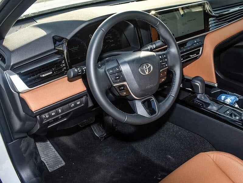 2025 Toyota Camry GREND 2.5L 4 Cylinder Engine GCC White Tan