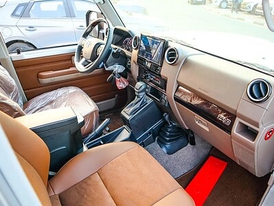 2025 Toyota Land Cruiser 70 DLX 4.0L -Door Hardtop Full Option Silver Tan